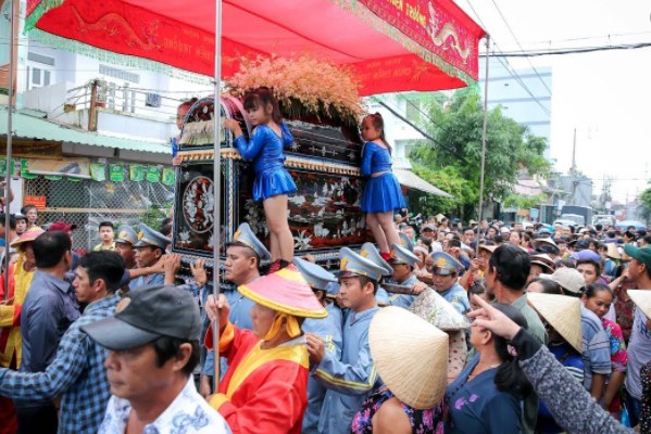 nằm mơ thấy đám tang đánh con gì